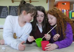 Using household items to immitate beaks in the wrong beak wrong food game brora primary4